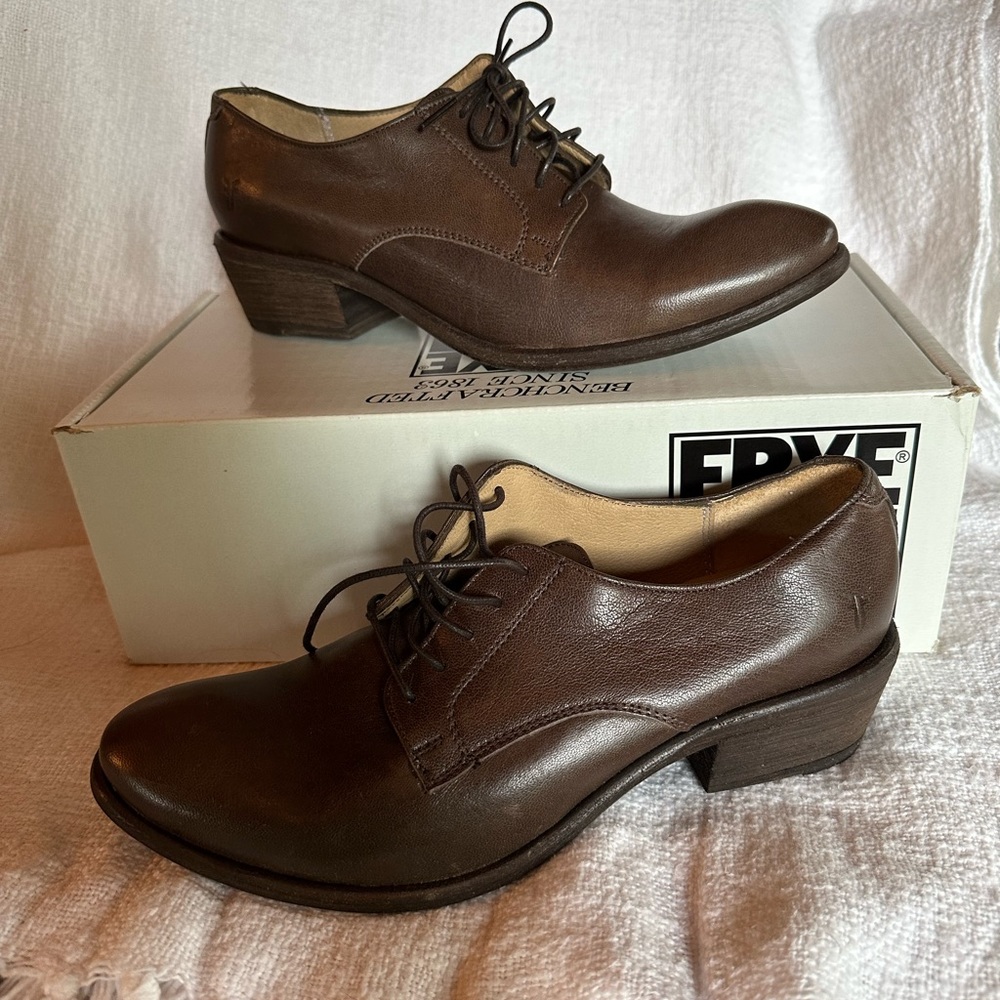 Frye Carson Oxford in Taupe Women’s Size 9.5